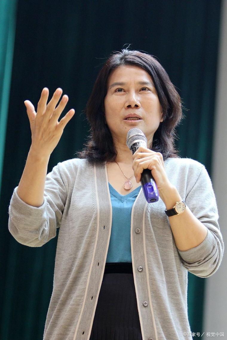 董明珠 女性领导力 强者之道_董明珠职场励志故事8则