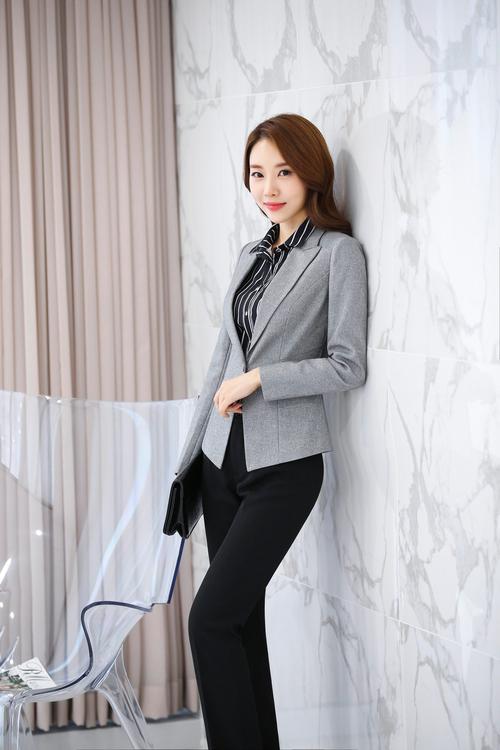 职场女生励志语录_中年职场女性穿搭色彩搭配_中年职场女性身材修饰技巧