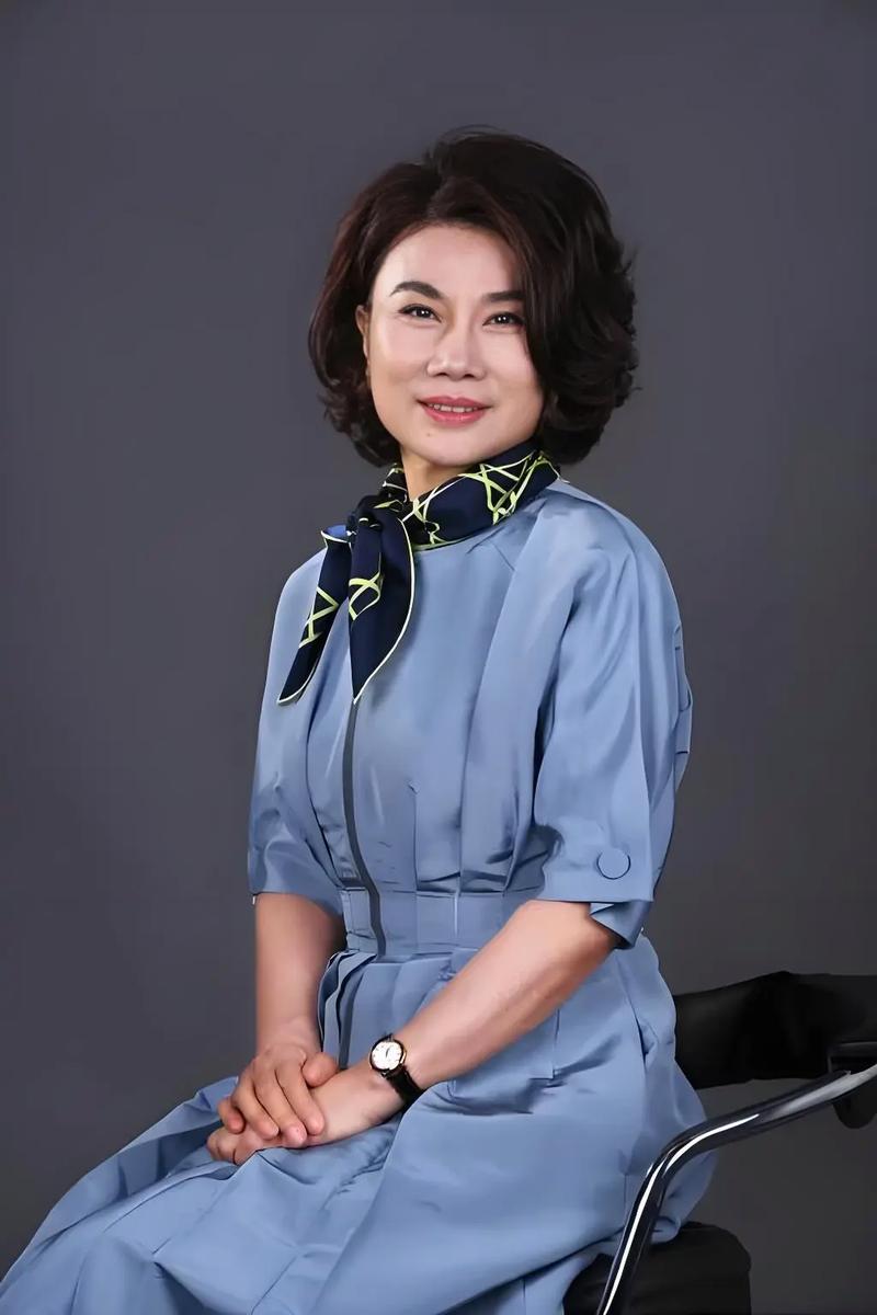 董明珠 格力电器 董事长 经历 荣誉_董明珠职场励志故事8则