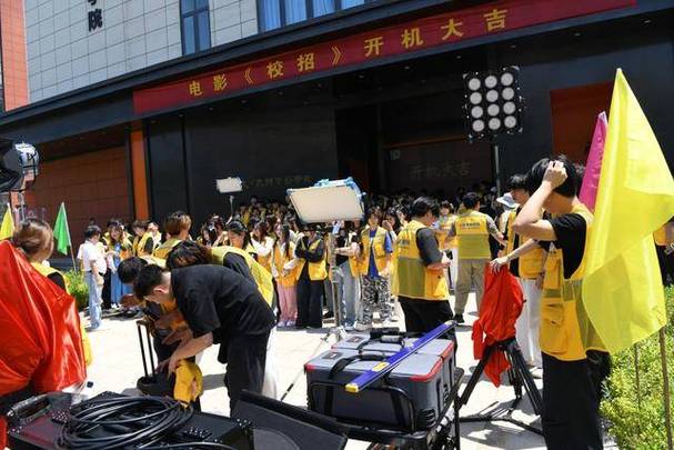 高校毕业生求职生态_青春励志电影校招_职场励志小故事